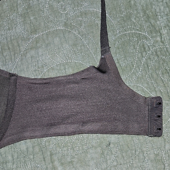 Skims Black Bra - Picture 6 of 11